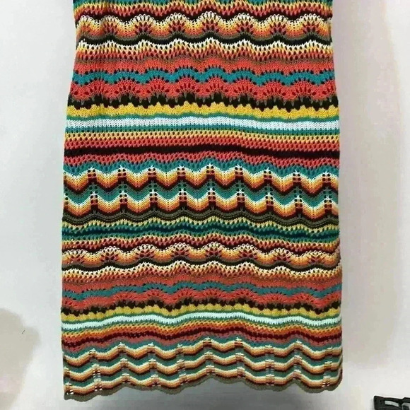 Vintage looking inspired, knitted vest dress with coconut buttons - Picture 7 of 8